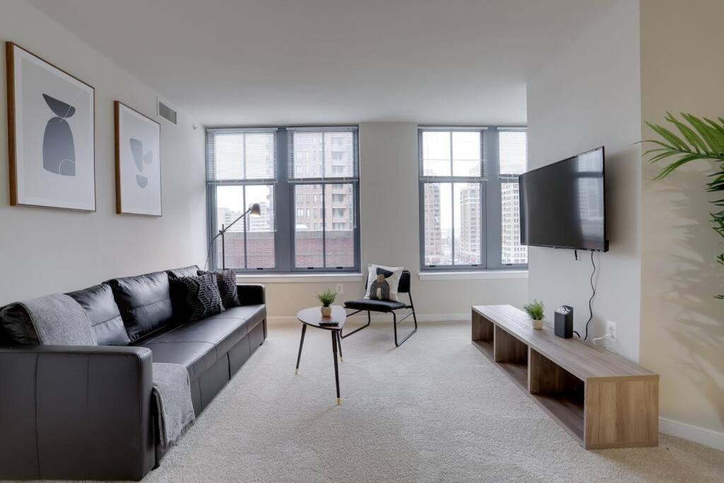 Pentagon City Comfort Modern Stay Apartment Arlington