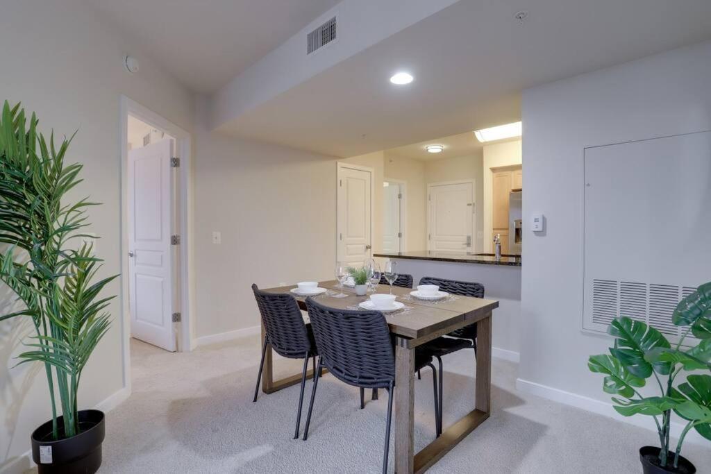 Pentagon City Comfort Modern Stay Apartment Arlington